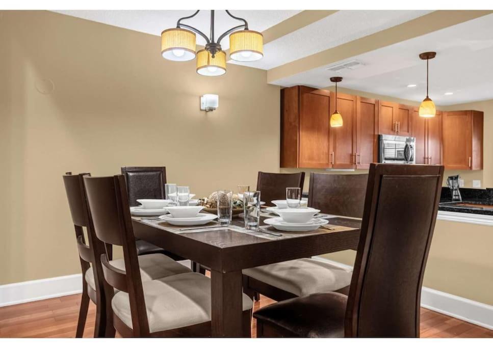Cozy & Elegant 4Br Enchanted Townhouse - 1 Mile To Disney With Resort Pool, Gym, & Jacuzzi Orlando Eksteriør billede